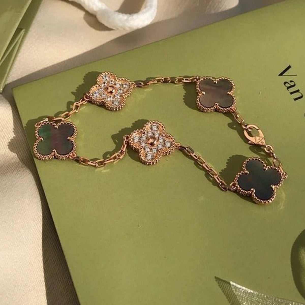[⭐Clover Jewelry] CLOVER 5 MOTIF GRAY MOP BRACELET COLLECTION