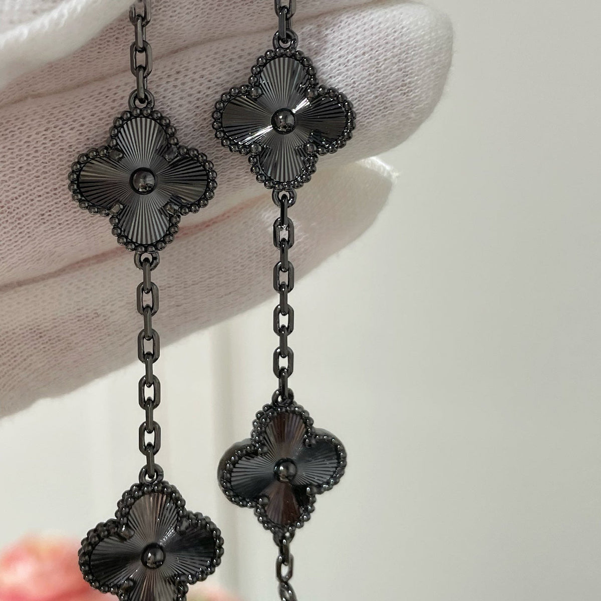 [⭐Clover Jewelry]CLOVER 5 MOTIF BLACK BRACELET
