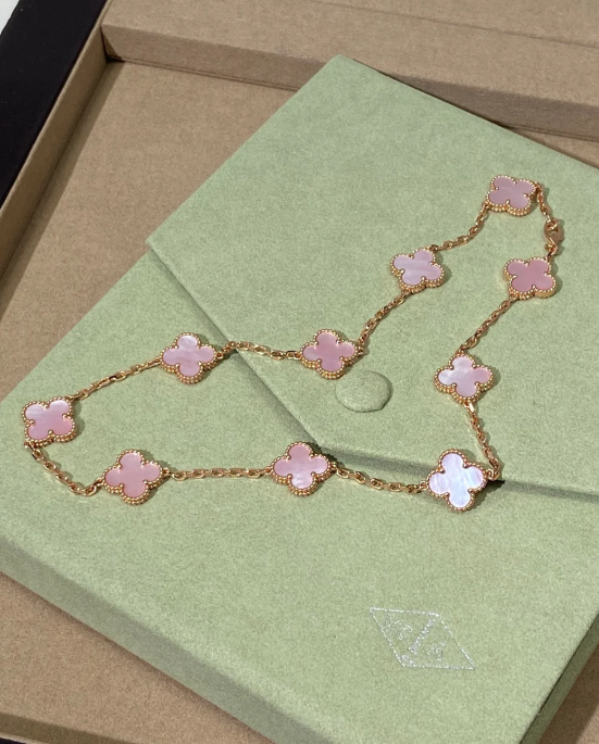 [⭐Clover Jewelry Jewellery] Pink Necklace with Ten Clover Designs