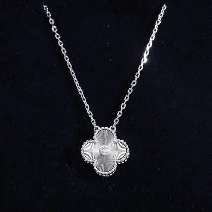 [⭐Clover Jewelry]CLOVER  15MM DIAMOND LASER NECKLACE SILVER