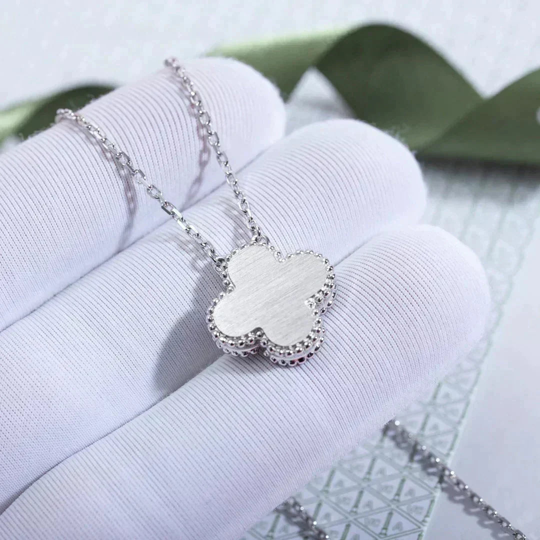 [⭐Clover Jewelry]CLOVER  15MM DIAMOND LASER NECKLACE SILVER
