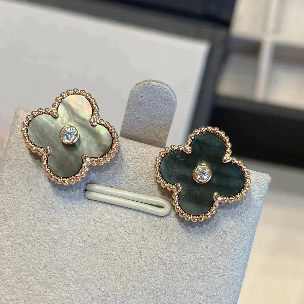 [⭐Clover Jewelry]CLOVER MEDIUM 1 MOTIFS GRAY MOP  DIAMOND EARRINGS