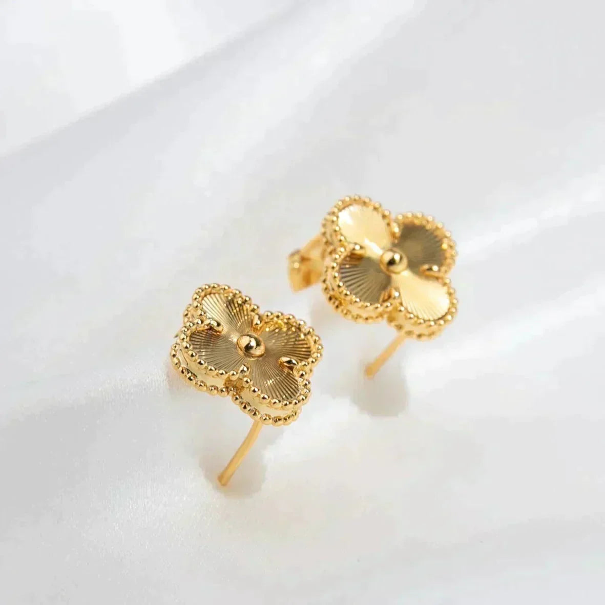 [⭐Clover Jewelry]CLOVER MEDIUM 1 MOTIFS LASER EARRINGS