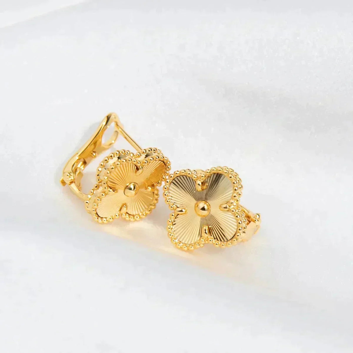 [⭐Clover Jewelry]CLOVER MEDIUM 1 MOTIFS LASER EARRINGS