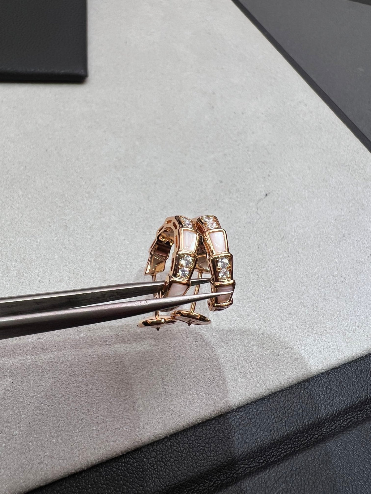 [⭐Clover Jewelry]SERPENTI MOP PINK GOLD EARRINGS