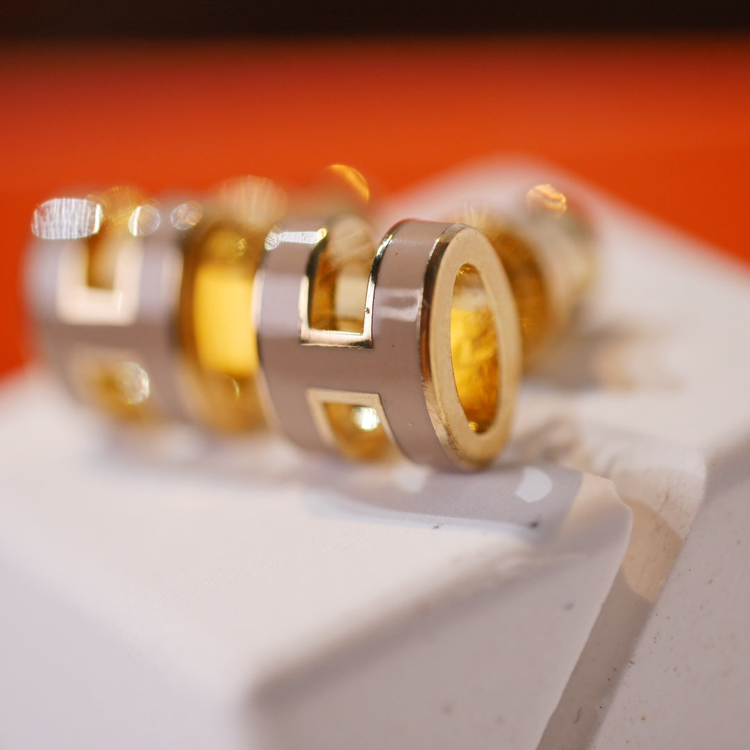 [⭐Clover Jewelry]MINI POP H GOLD EARRINGS GREY