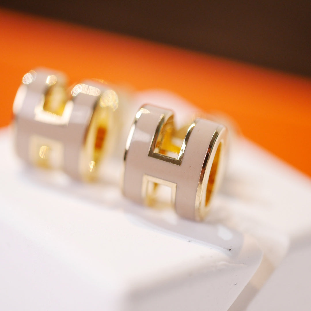[⭐Clover Jewelry]MINI POP H GOLD EARRINGS GREY