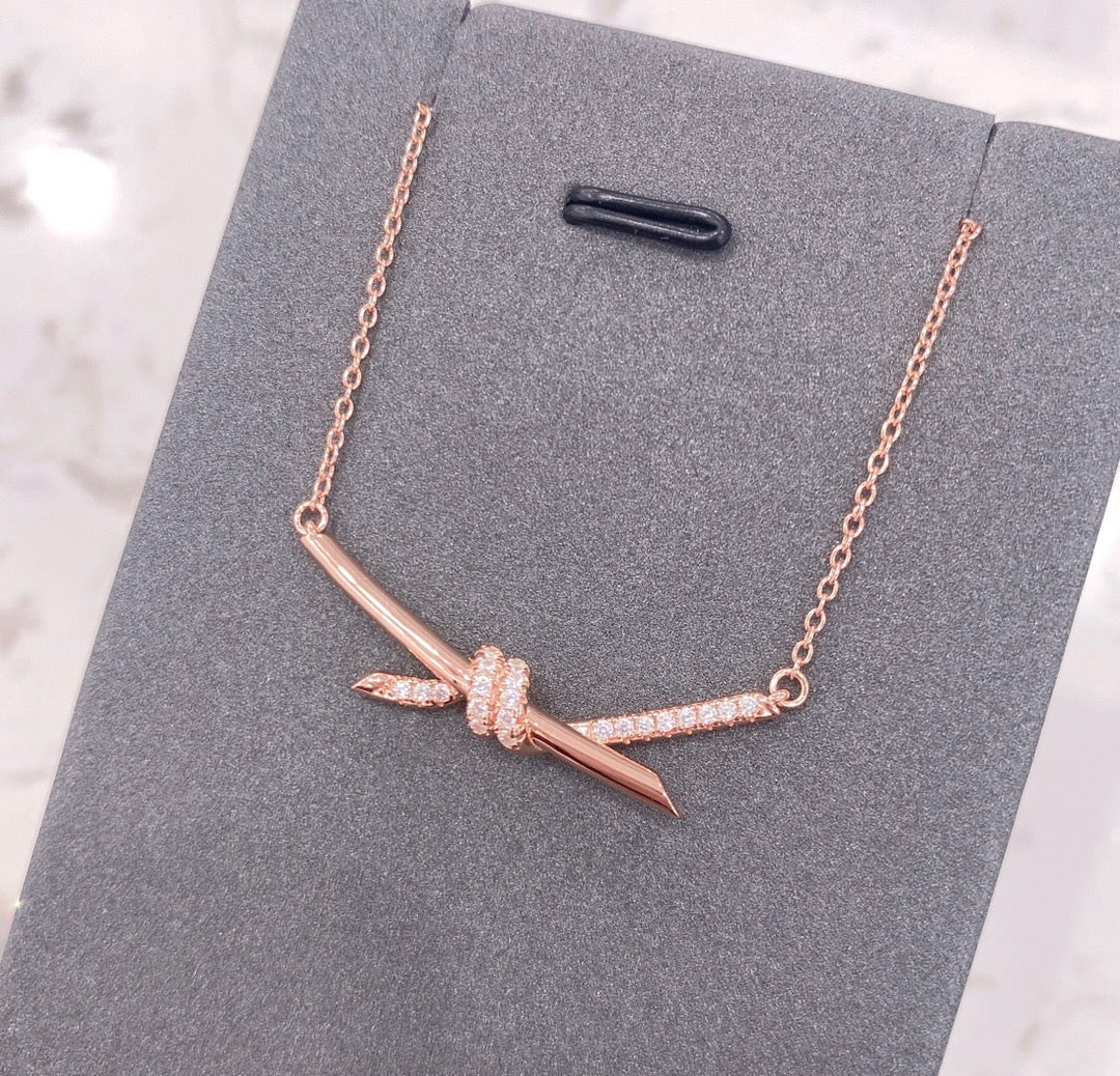 [Clover Jewelry]KNOT NECKLACE DIAMONDS