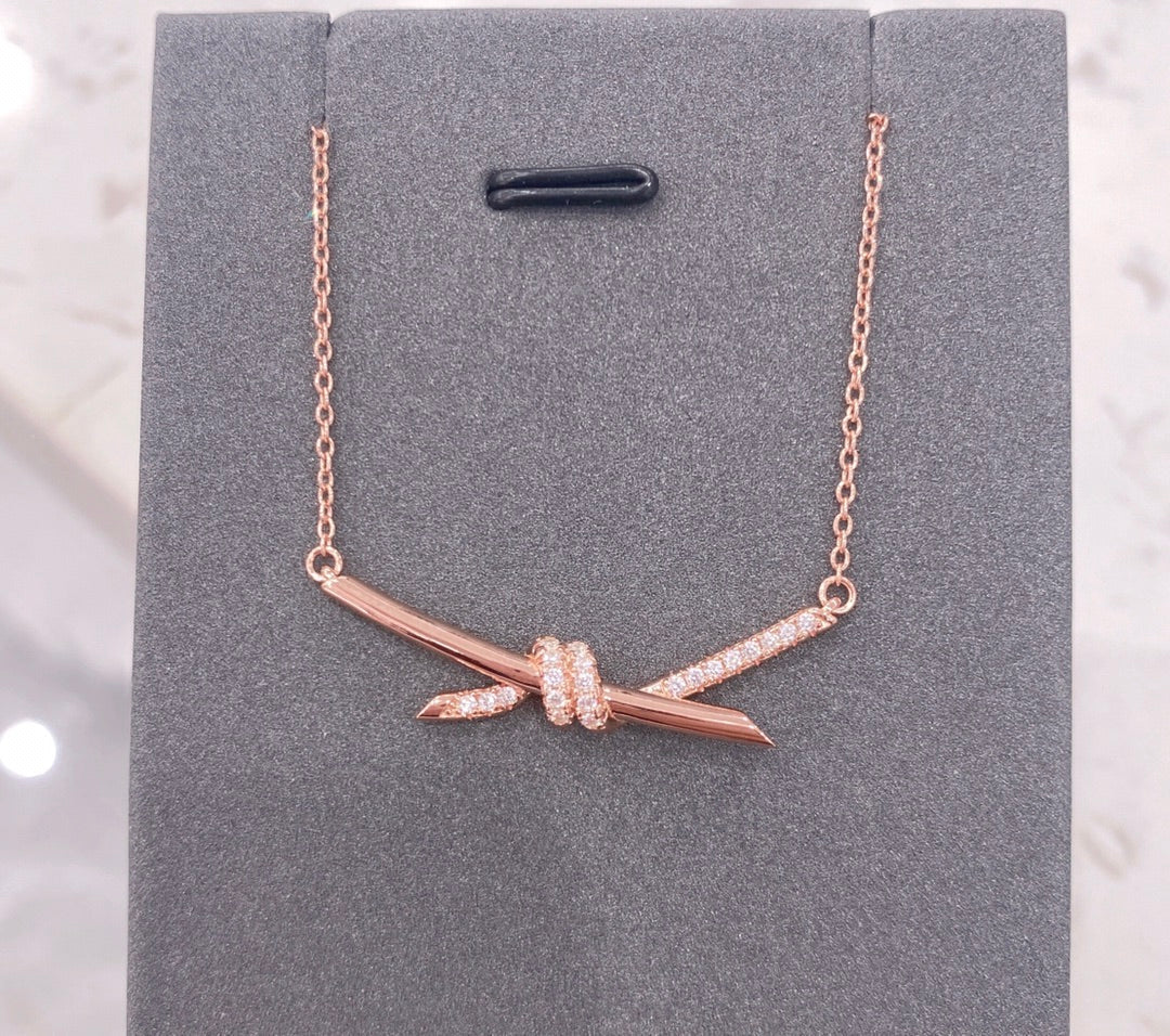 [Clover Jewelry]KNOT NECKLACE DIAMONDS
