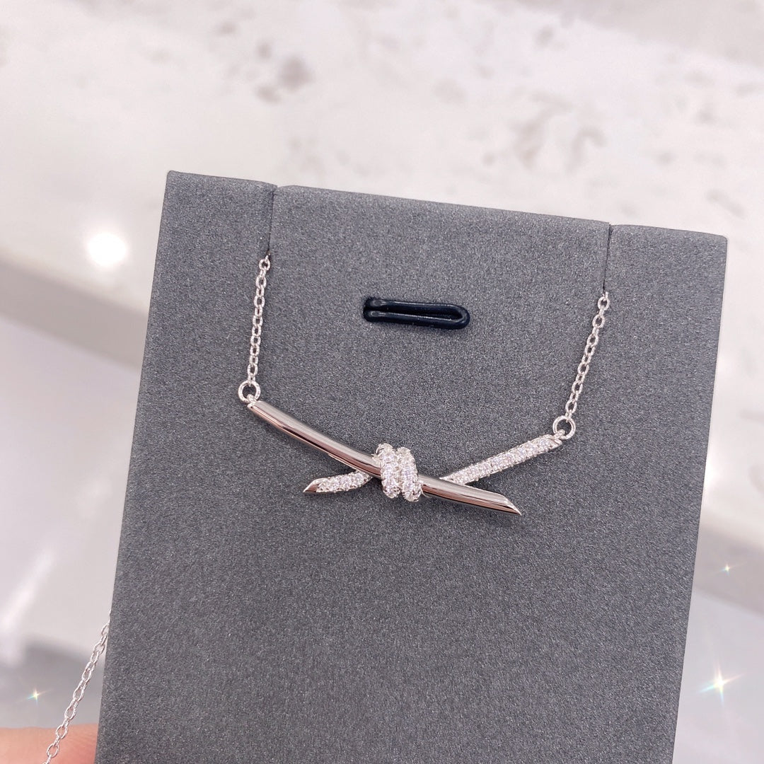 [Clover Jewelry]KNOT NECKLACE DIAMONDS