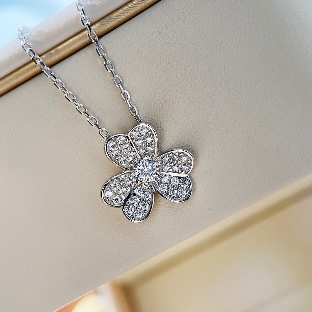 [⭐Clover Jewelry]CLOVER DIAMOND NECKLACE SILVER