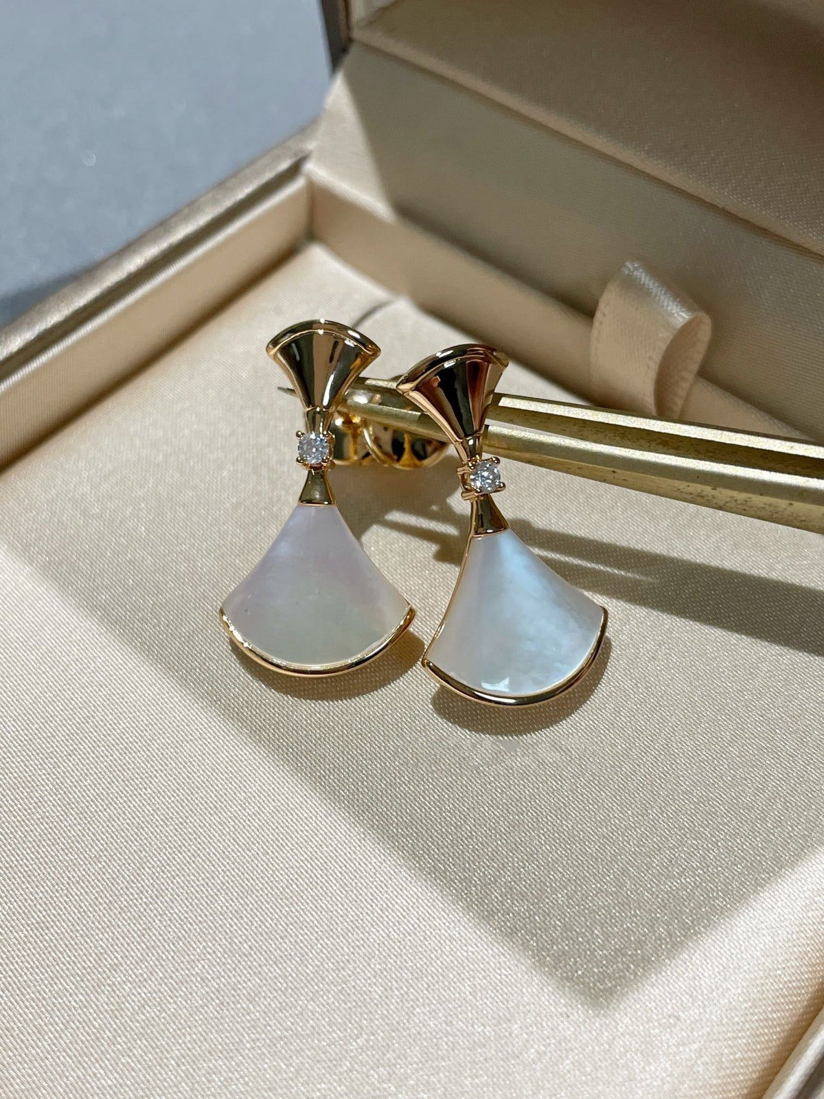 [⭐Clover Jewelry]DREAM MOP 1 DIAMOND EARRINGS