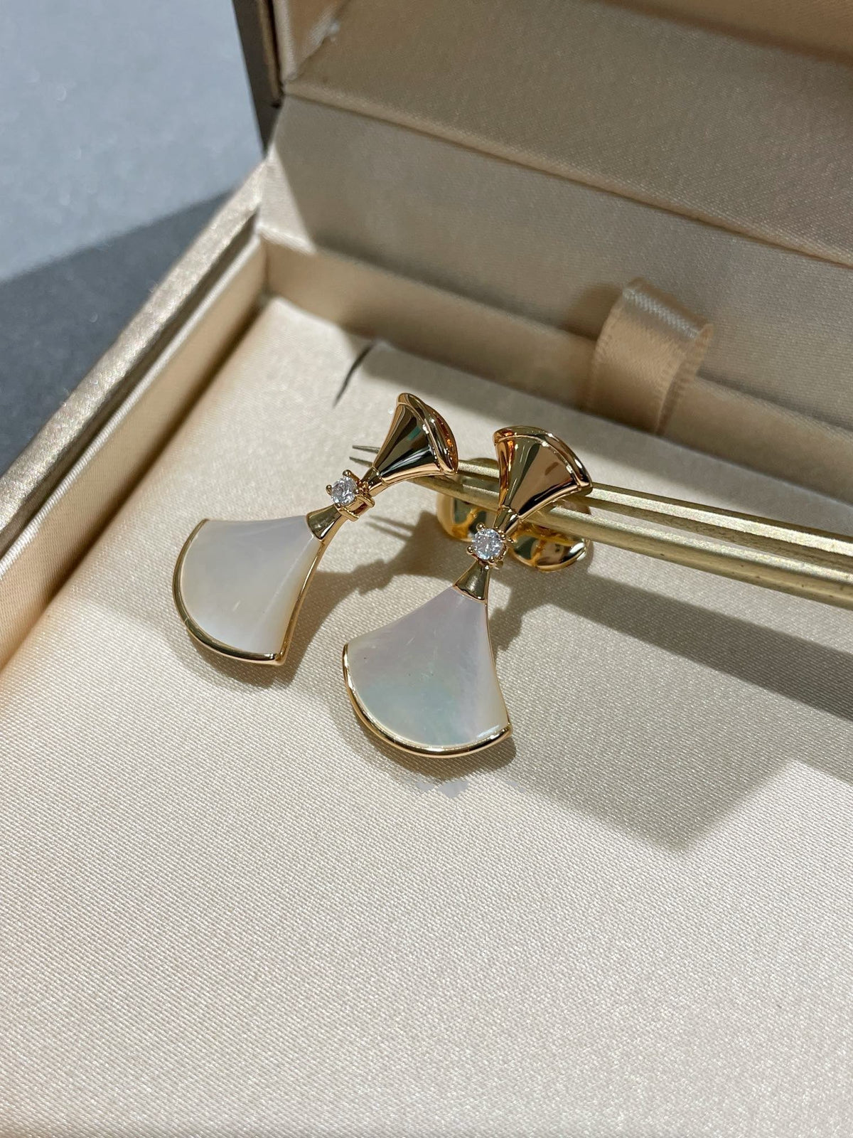 [⭐Clover Jewelry]DREAM MOP 1 DIAMOND EARRINGS