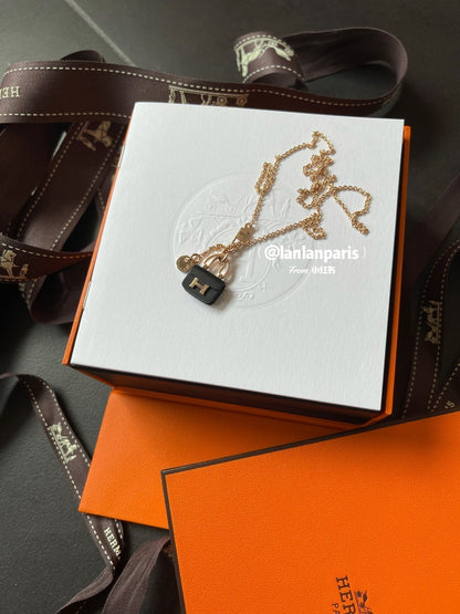 [⭐Clover Jewelry]CONSTANCE BLACK PEDANT PINK GOLD NECKLACE