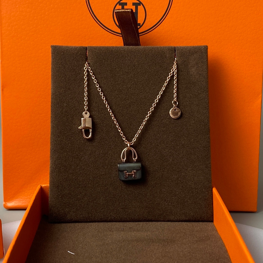 [⭐Clover Jewelry]CONSTANCE BLACK PEDANT PINK GOLD NECKLACE