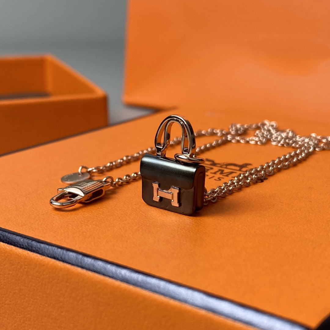 [⭐Clover Jewelry]CONSTANCE BLACK PEDANT PINK GOLD NECKLACE