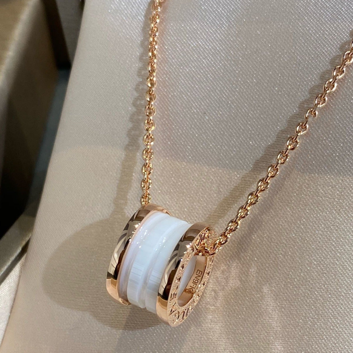 [⭐Clover Jewelry]ZERO 1 WHITE CERAMIC PINK GOLD NECKLACE
