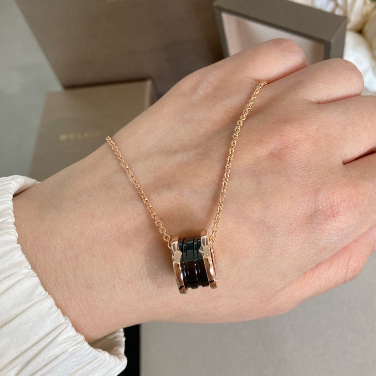 [⭐Clover Jewelry]ZERO 1 BLACK CERAMIC PINK GOLD NECKLACE