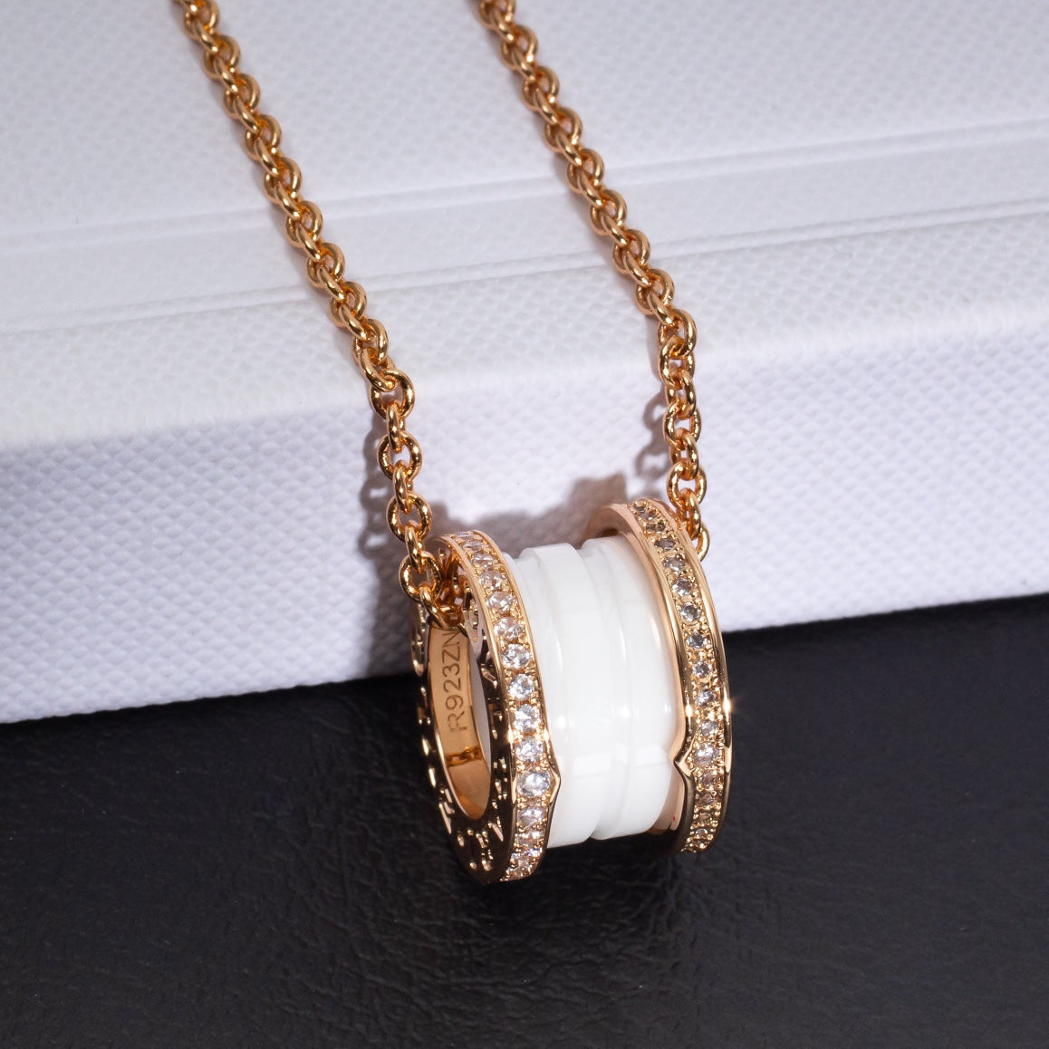 [⭐Clover Jewelry]ZERO 1 WHITE CERAMIC PINK GOLD DIAMOND NECKLACE