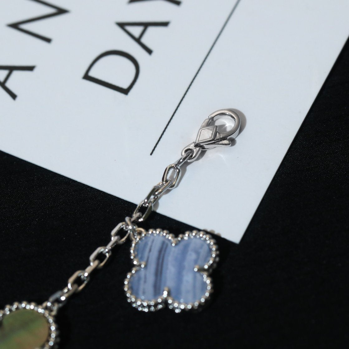 [⭐Clover Jewelry]CLOVER BRACELET 5 MOTIFS MOP CHALCEDONY SILVER