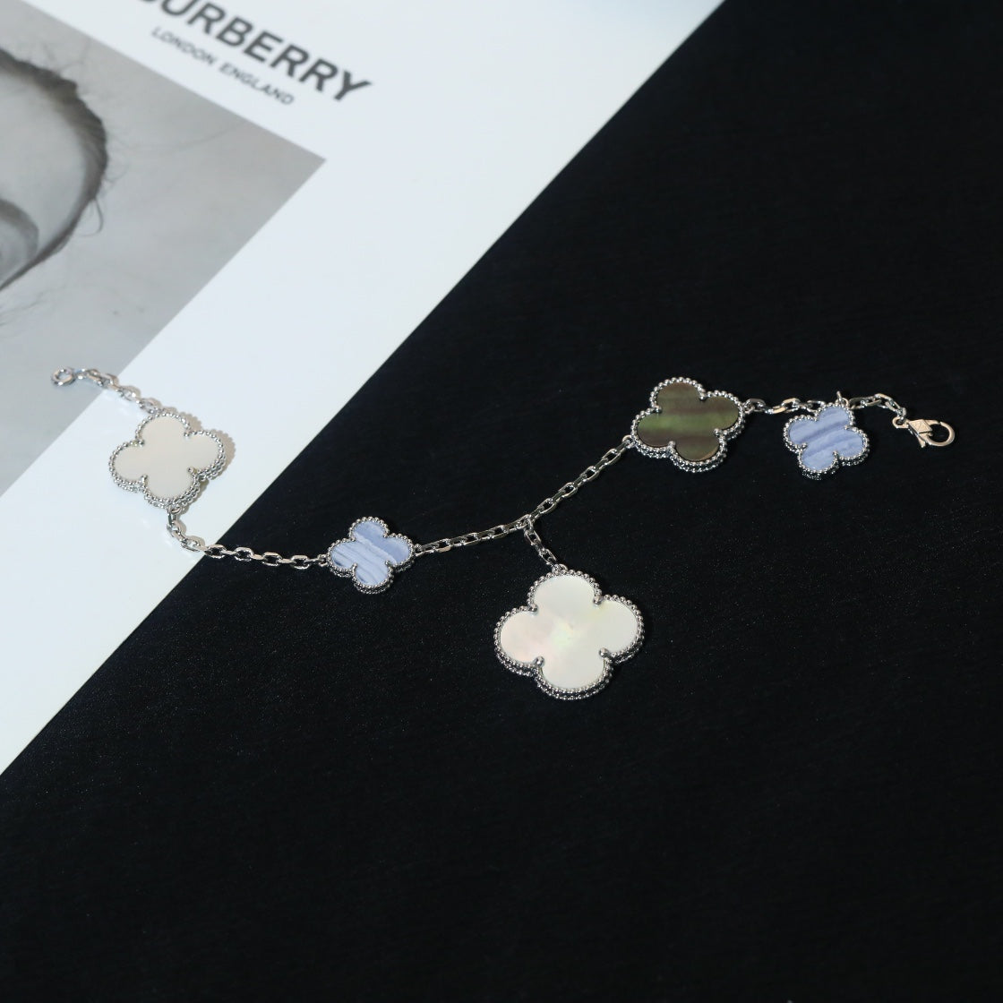 [⭐Clover Jewelry]CLOVER BRACELET 5 MOTIFS MOP CHALCEDONY SILVER