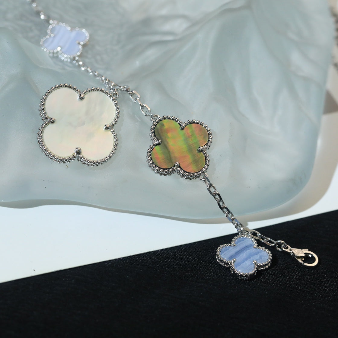 [⭐Clover Jewelry]CLOVER BRACELET 5 MOTIFS MOP CHALCEDONY SILVER