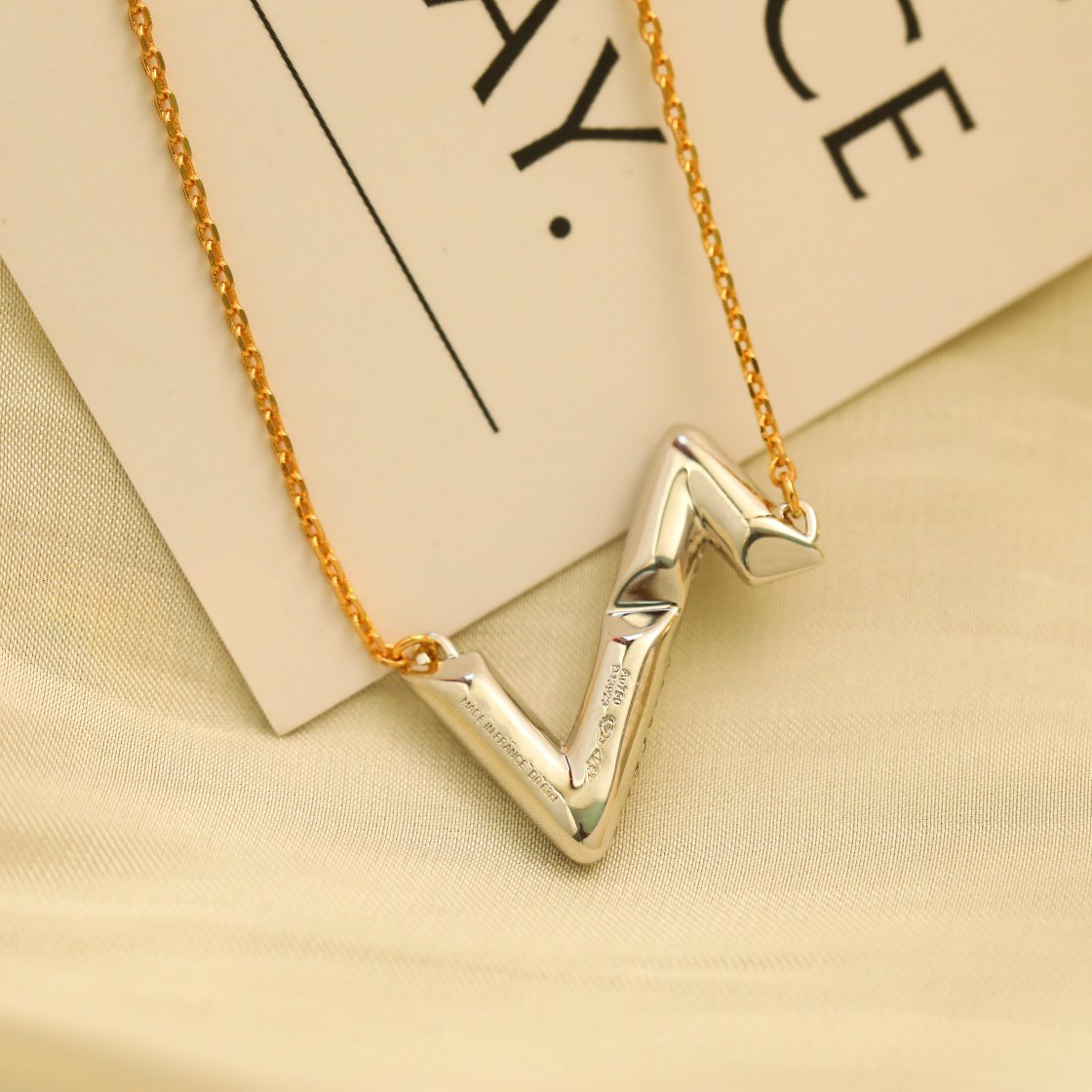 [⭐Clover Jewelry]VOLT SILVER DIAMOND PEDANT NECKLACE