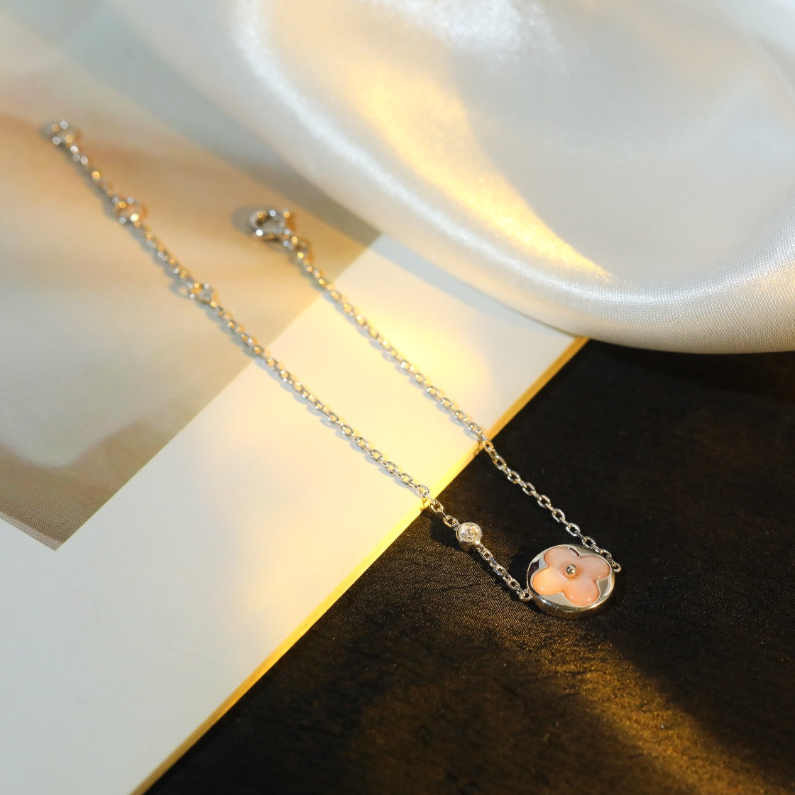 [⭐Clover Jewelry]SUN MOTIF PINK MOP SILVER BRACELET