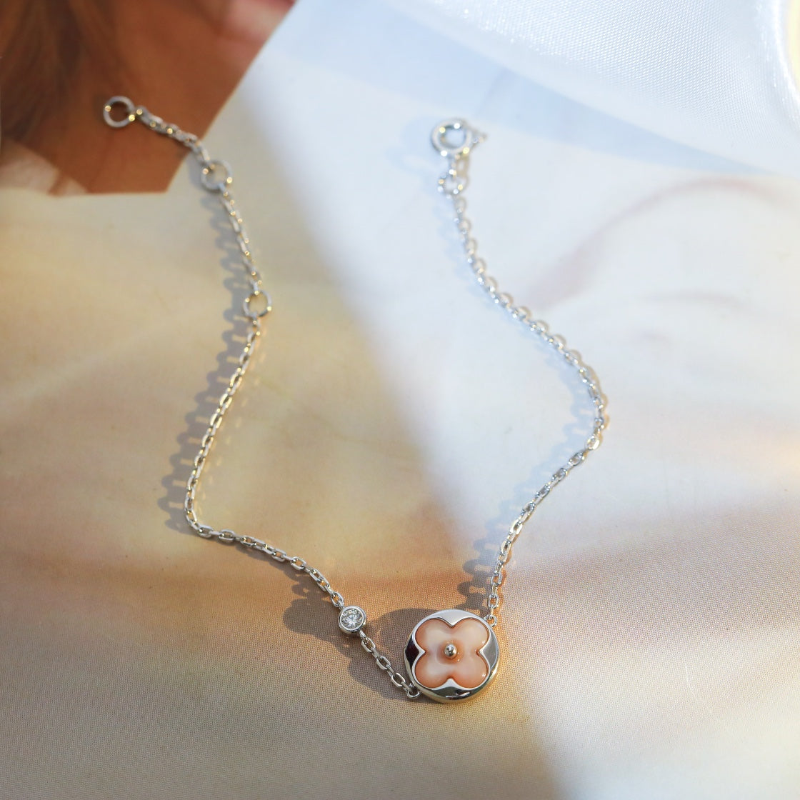 [⭐Clover Jewelry]SUN MOTIF PINK MOP SILVER BRACELET
