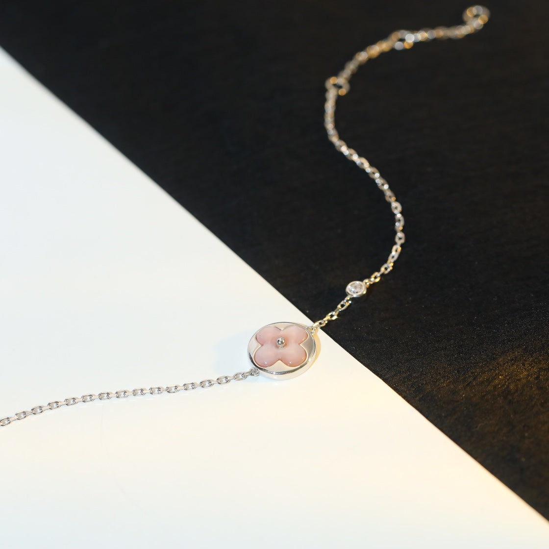[⭐Clover Jewelry]SUN MOTIF PINK MOP SILVER BRACELET