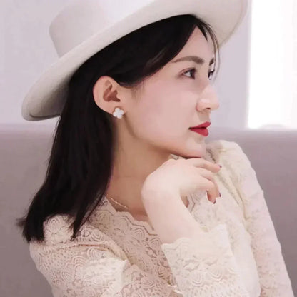 [⭐Clover Jewelry]CLOVER MEDIUM 1 MOTIFS  WHITE MOP STUD EARRINGS