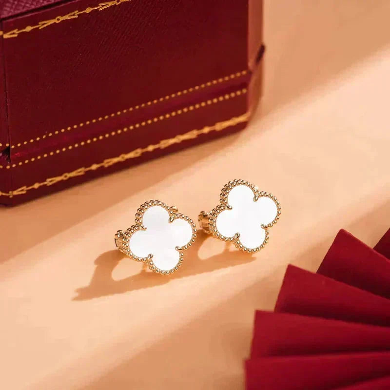 [⭐Clover Jewelry]CLOVER MEDIUM 1 MOTIFS  WHITE MOP STUD EARRINGS