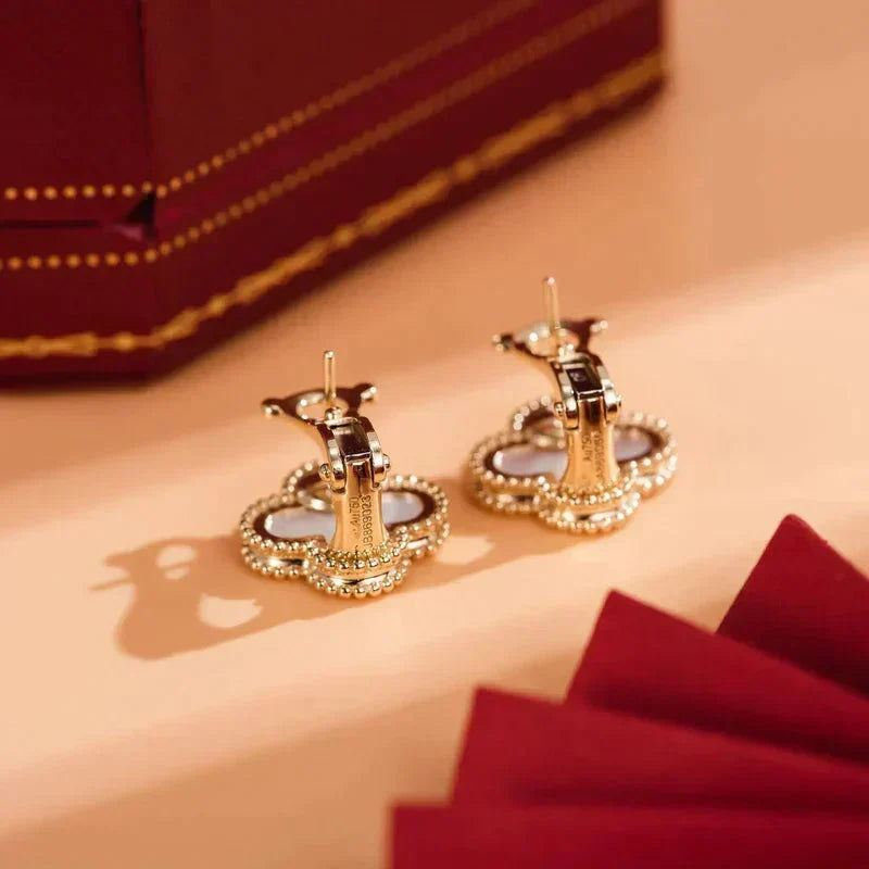 [⭐Clover Jewelry]CLOVER MEDIUM 1 MOTIFS  WHITE MOP STUD EARRINGS