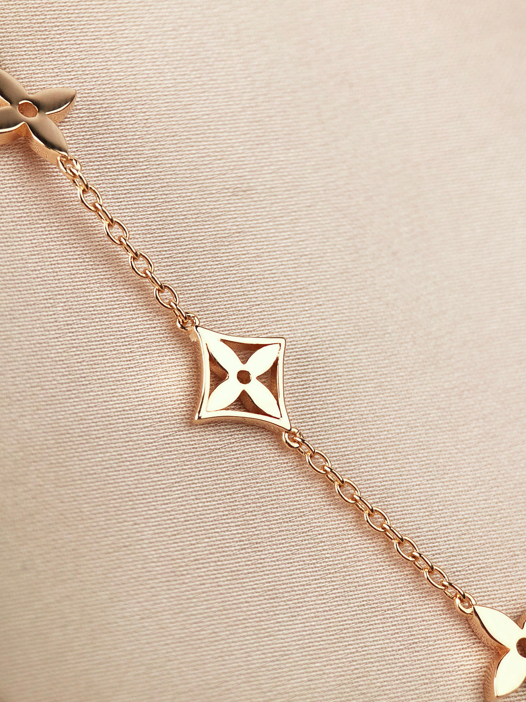 [⭐Clover Jewelry]STAR AND SUN 7 MOTIFS GOLD BRACELET