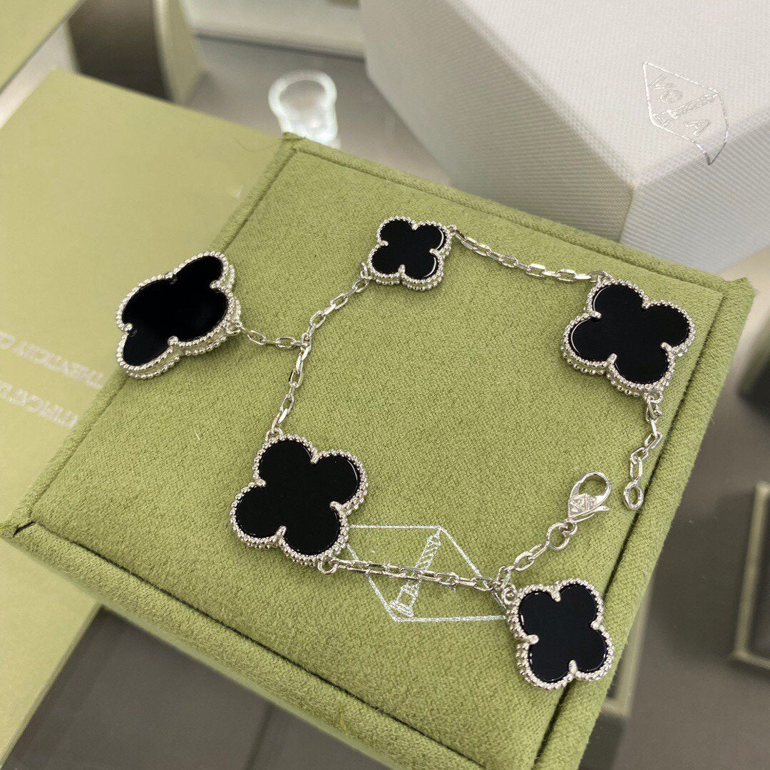 [⭐Clover Jewelry]CLOVER 5 MOTIFS SIVLER ONYX BRACELET