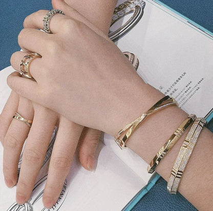 [Clover Jewelry]NARROW HINGED BANGLEIN WITH DIAMONDS SMALL