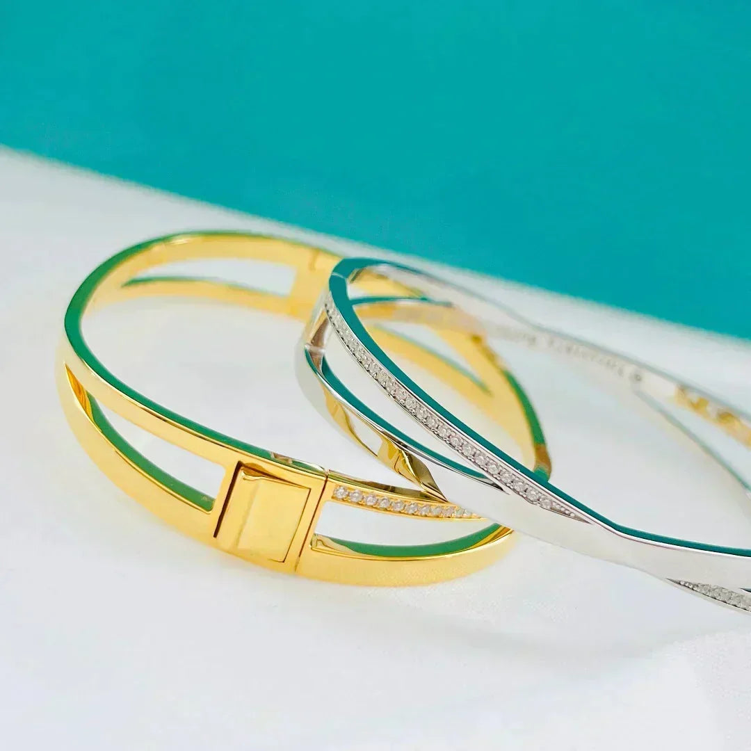 [Clover Jewelry]NARROW HINGED BANGLEIN WITH DIAMONDS SMALL