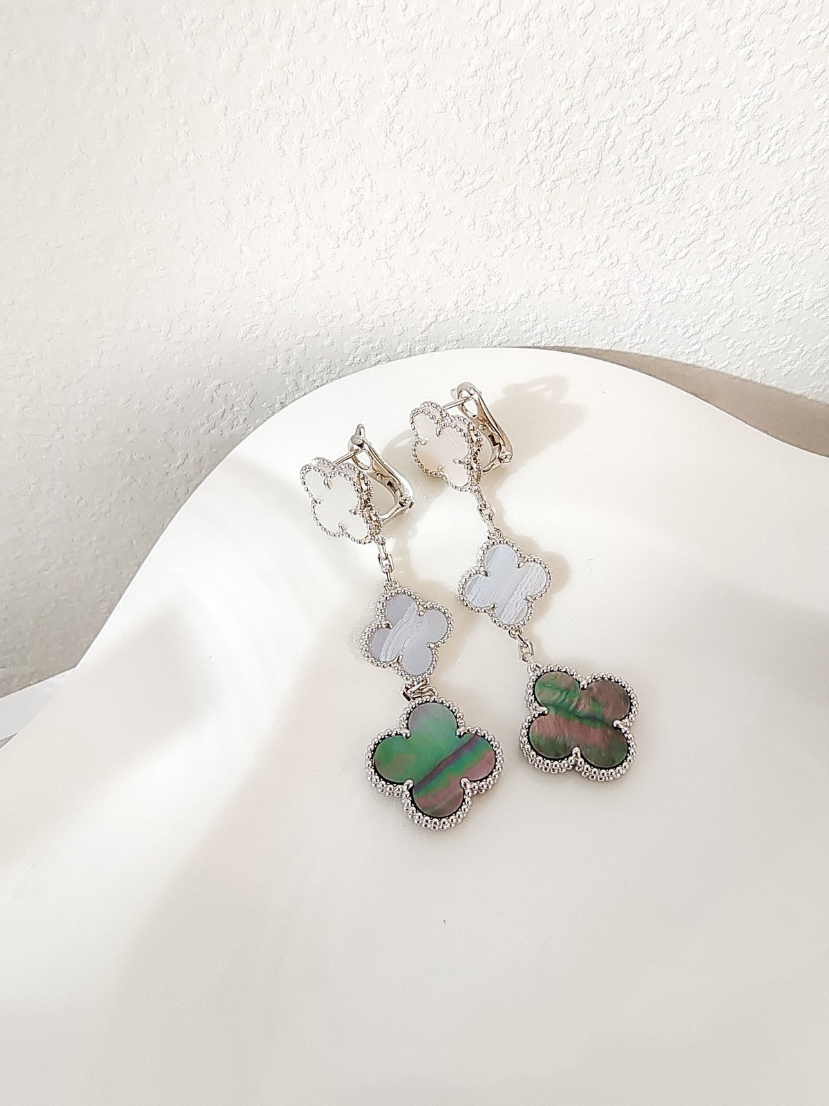 [⭐Clover Jewelry]CLOVER 3 MOTIFS CHALCEDONY DARK MOP SILVER EARRINGS