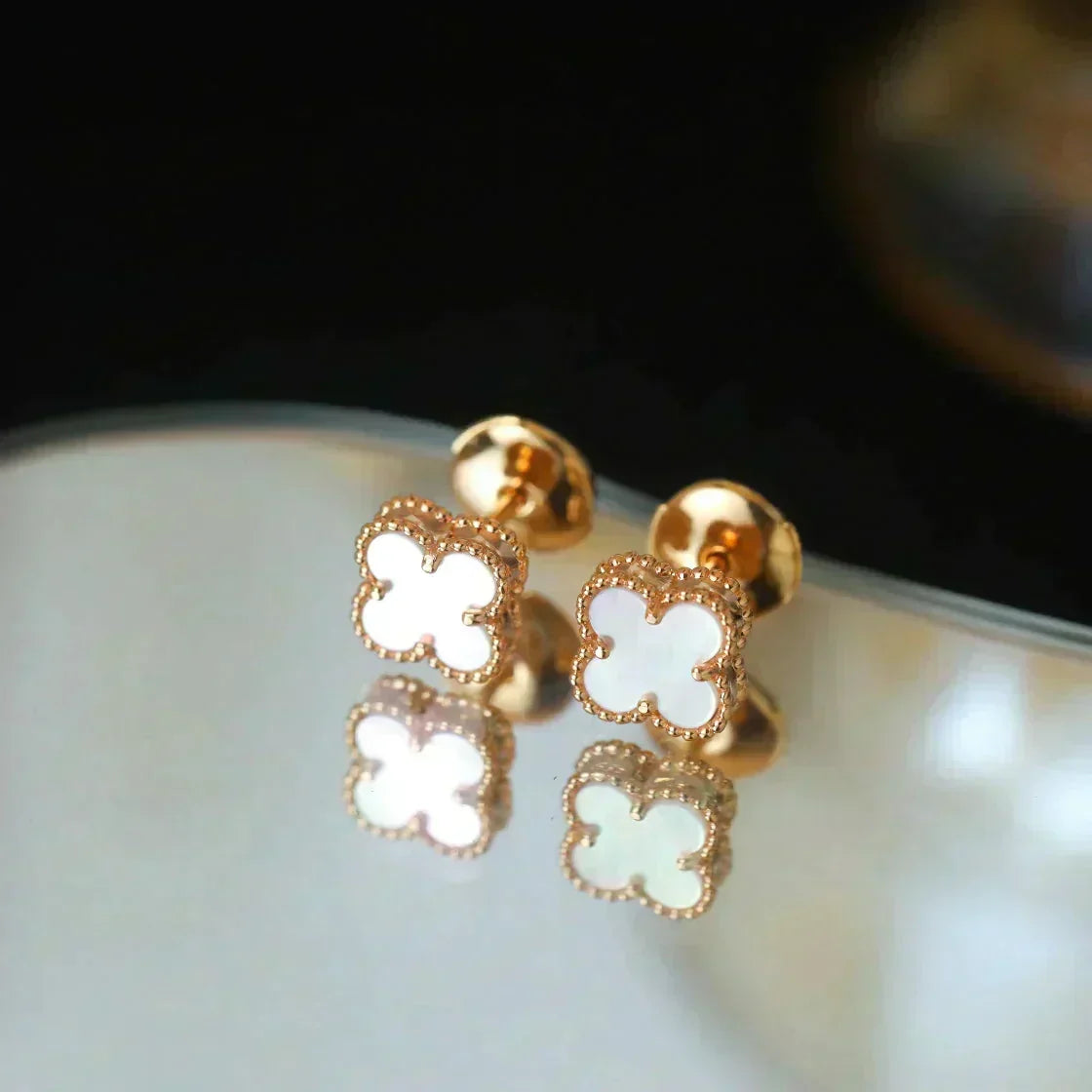 [⭐Clover Jewelry]CLOVER MINI 9.5MM WHITE MOP EARRINGS