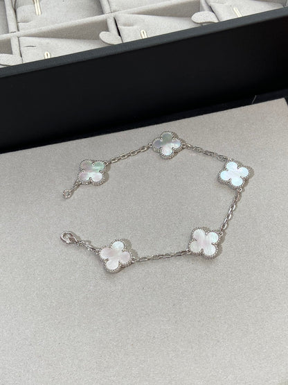 [⭐Clover Jewelry]CLOVER WHITE PEARL MOP 5 MOTIF BRACELET COLLECTION