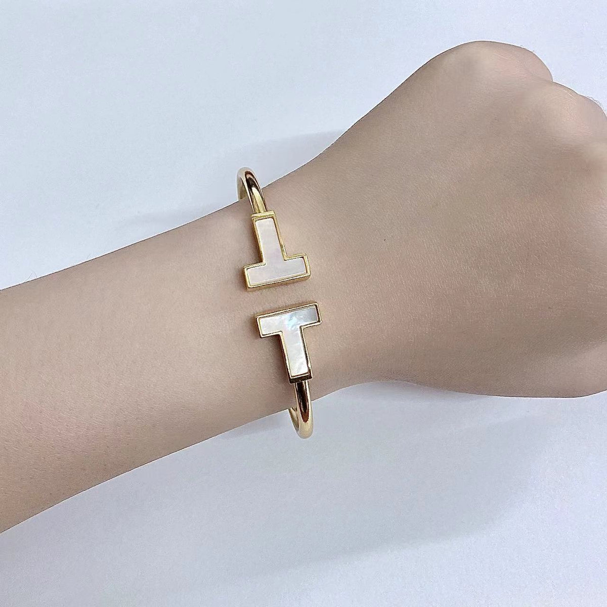 [Clover Jewelry]T WIDE MOP OPEN BRACELET