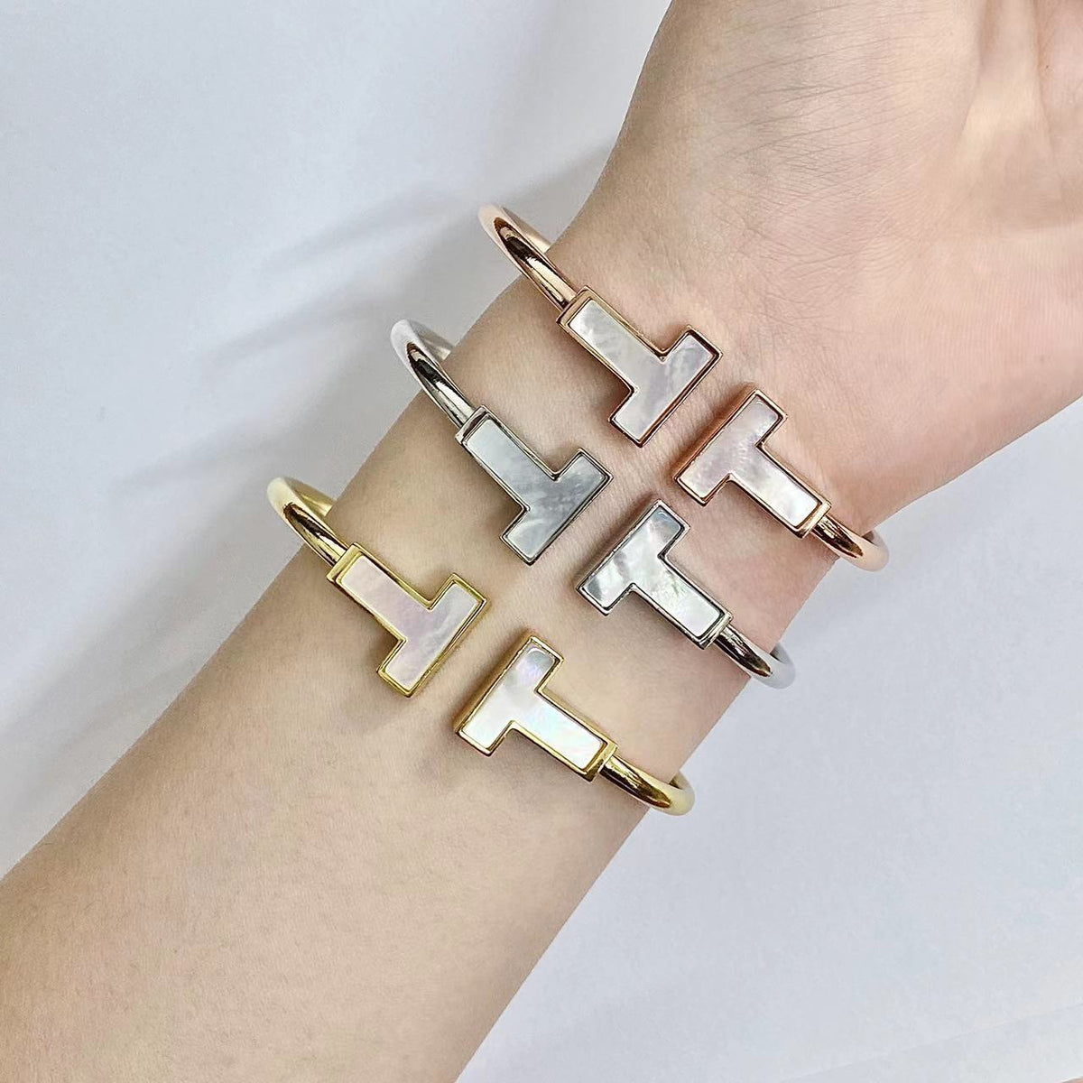 [Clover Jewelry]T WIDE MOP OPEN BRACELET