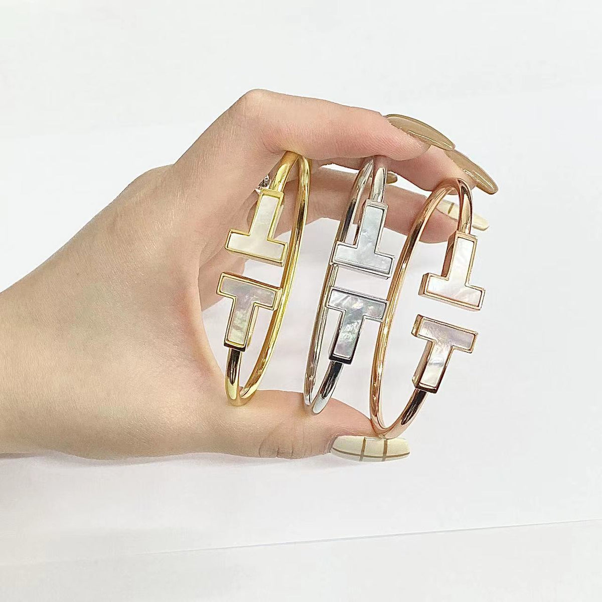 [Clover Jewelry]T WIDE MOP OPEN BRACELET