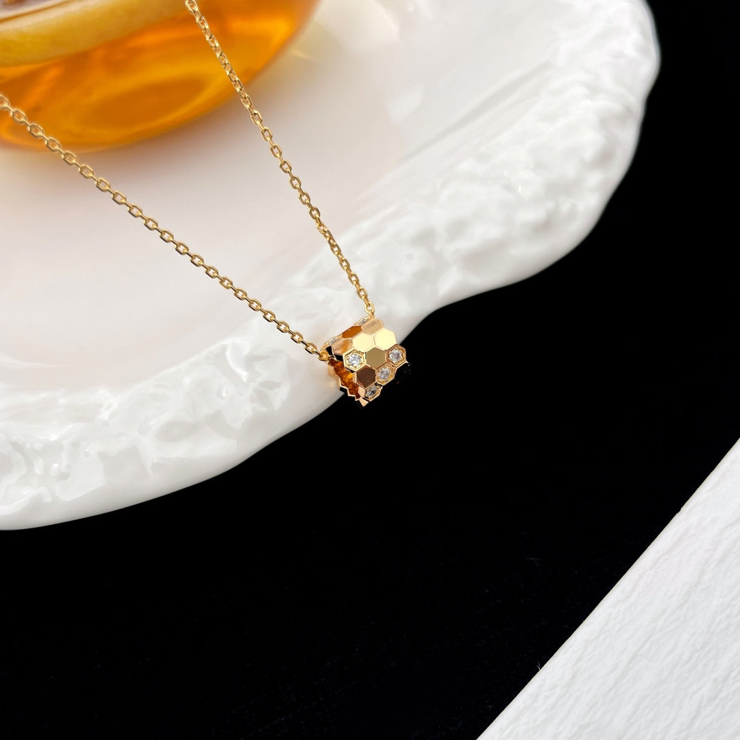 [⭐Clover Jewelry]BEE MINI PEDANT DIAMOND NECKLACE