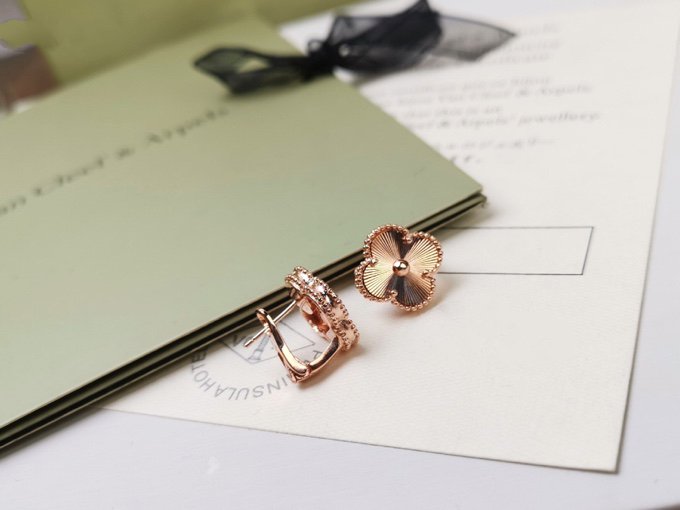 [⭐Clover Jewelry]CLOVER MEDIUM STUD EARRINGS