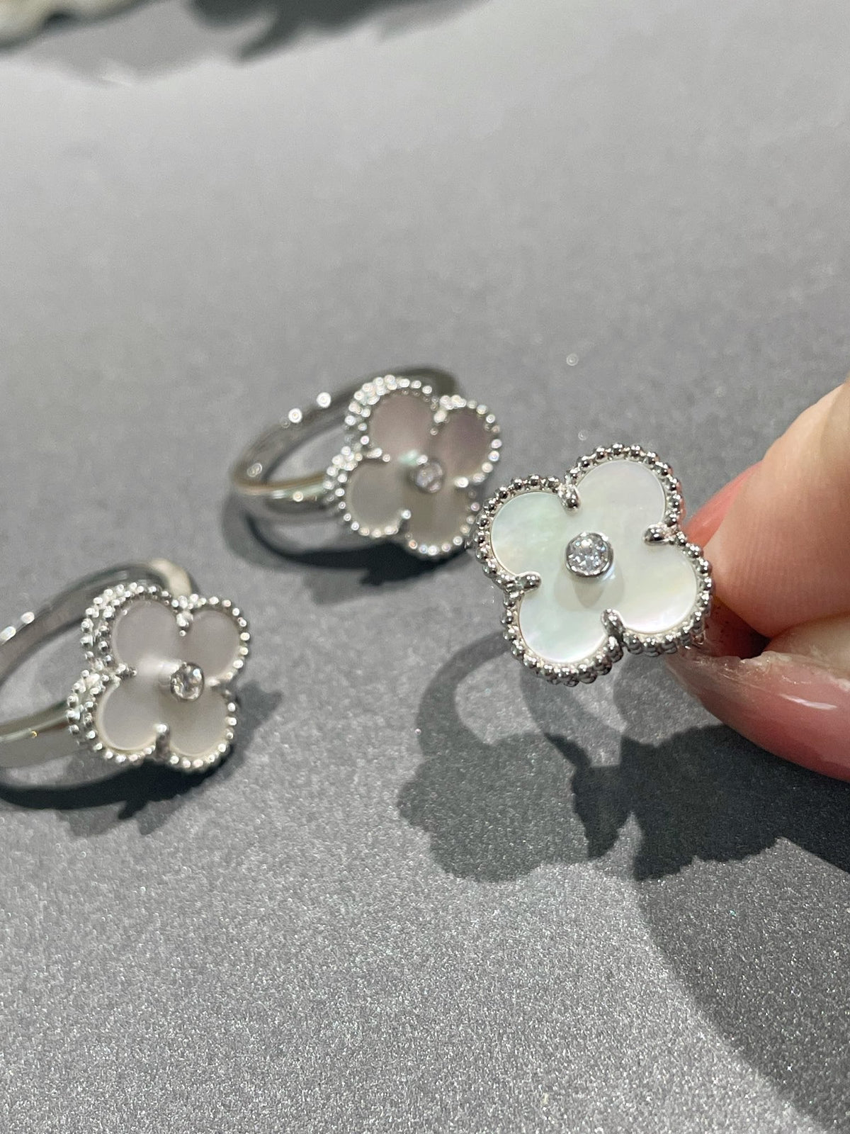 [⭐Clover Jewelry]CLOVER SILVER MOP DIAMOND RING