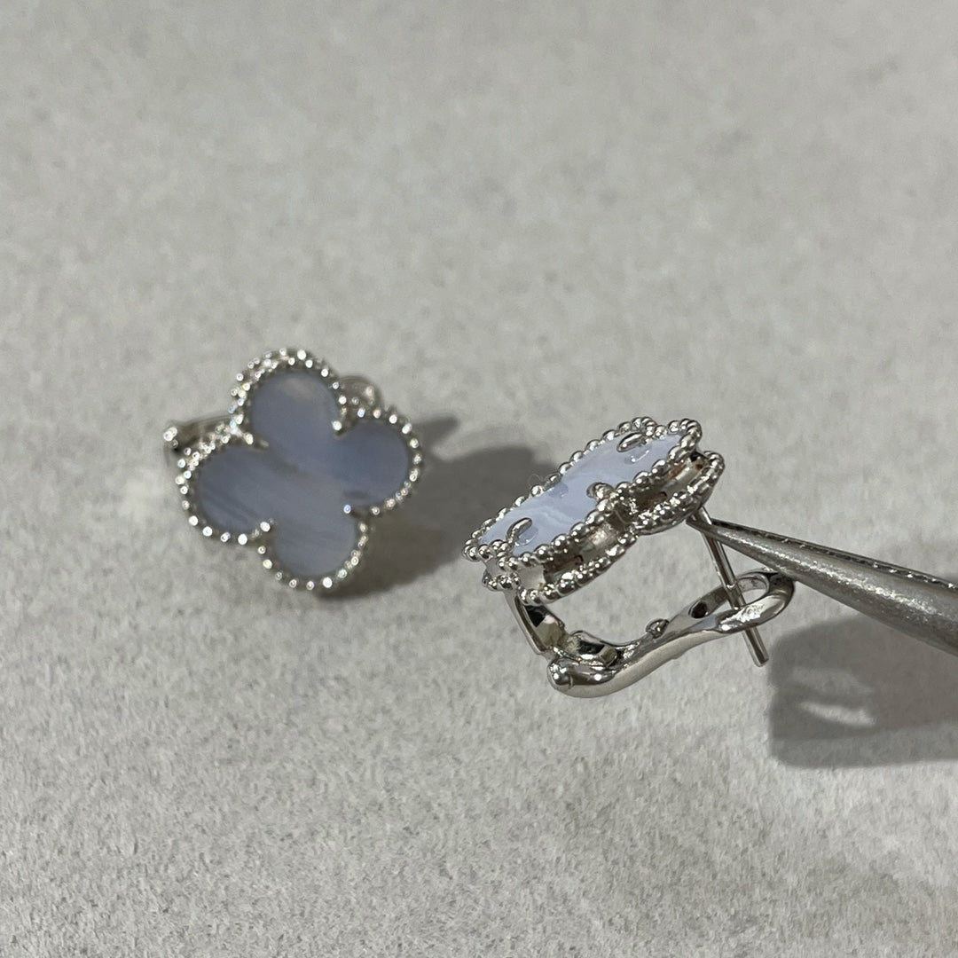 [⭐Clover Jewelry]CLOVER CHALCEDONY SILVER STUD EARRINGS