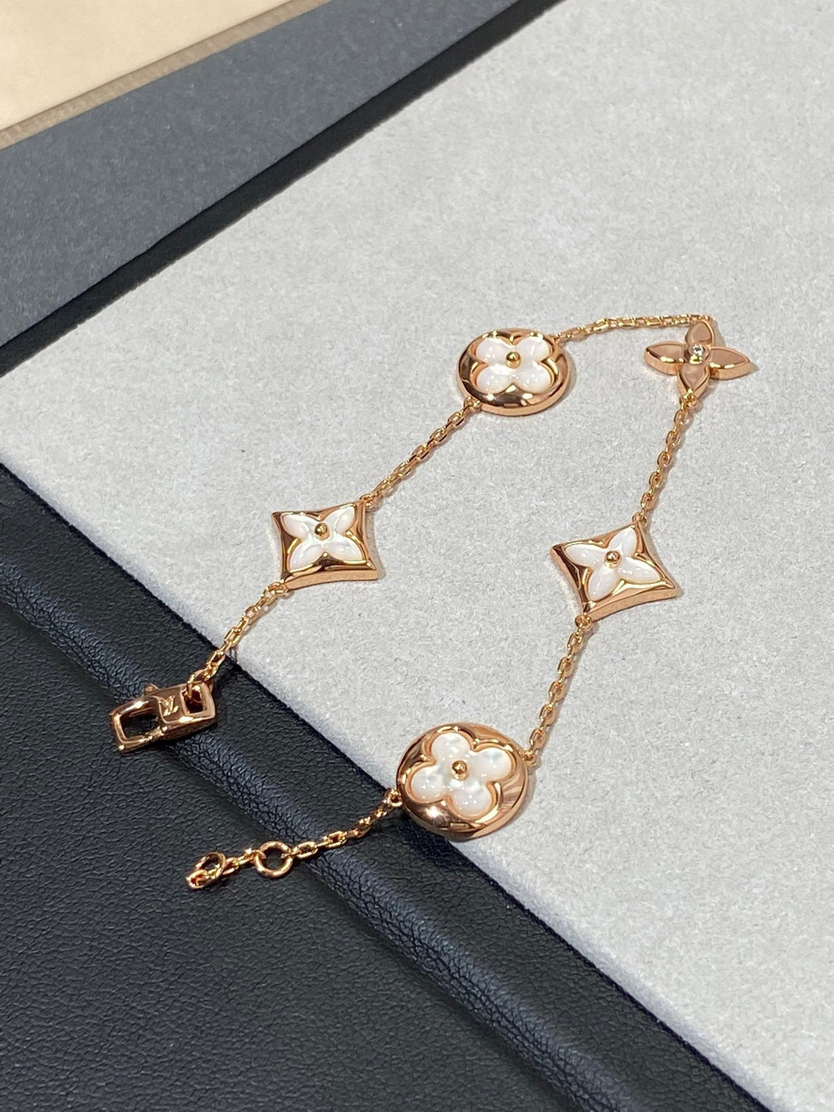 [⭐Clover Jewelry]STAR AND SUN 5 MOTIF MOP PINK GOLD BRACELET