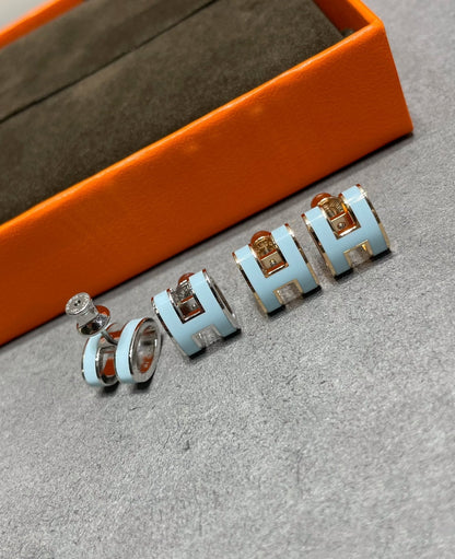 [⭐Clover Jewelry]POP H SKY BLUE STUD EARRINGS