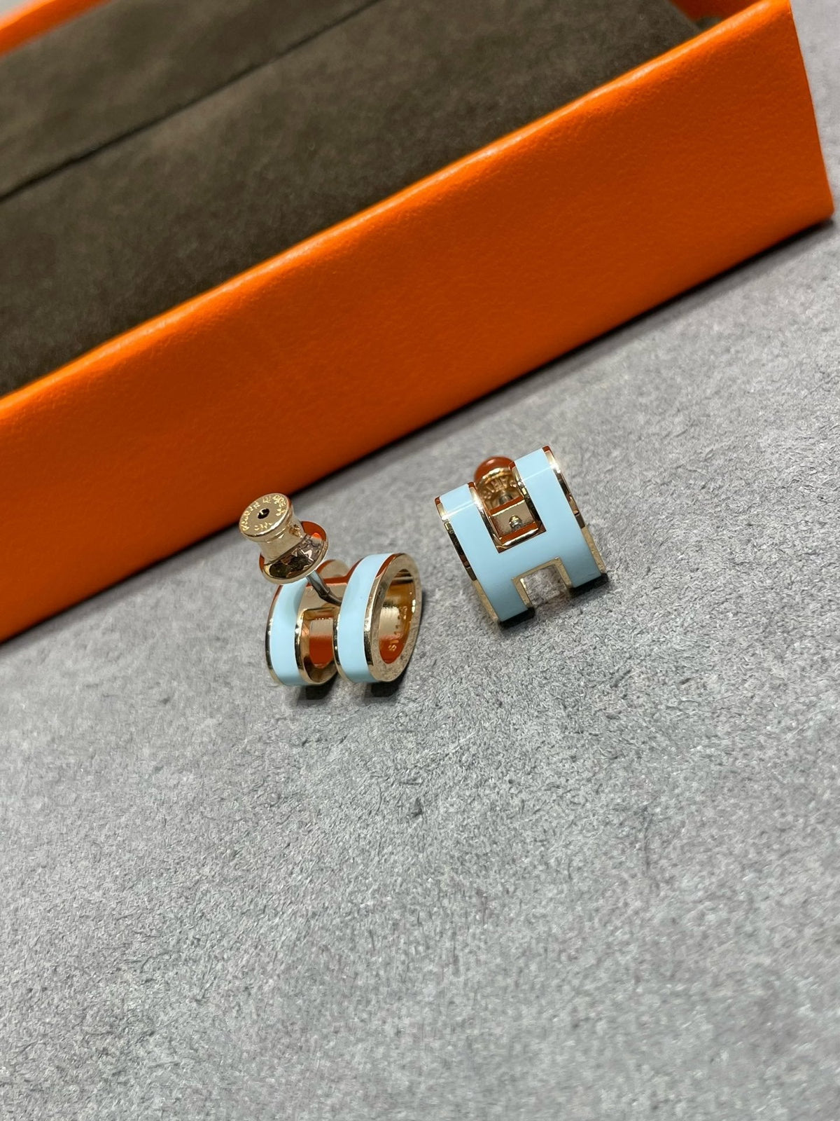 [⭐Clover Jewelry]POP H SKY BLUE STUD EARRINGS